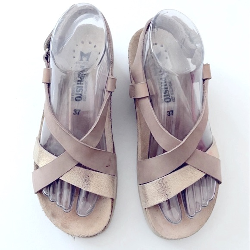NWOT SIZE 37 (6.5-7) Mephisto Women's Sandals with Tan and Gold Straps